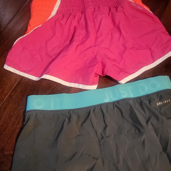 2-pack Nike DRI-FIT women's shorts. - Picture 4 of 7